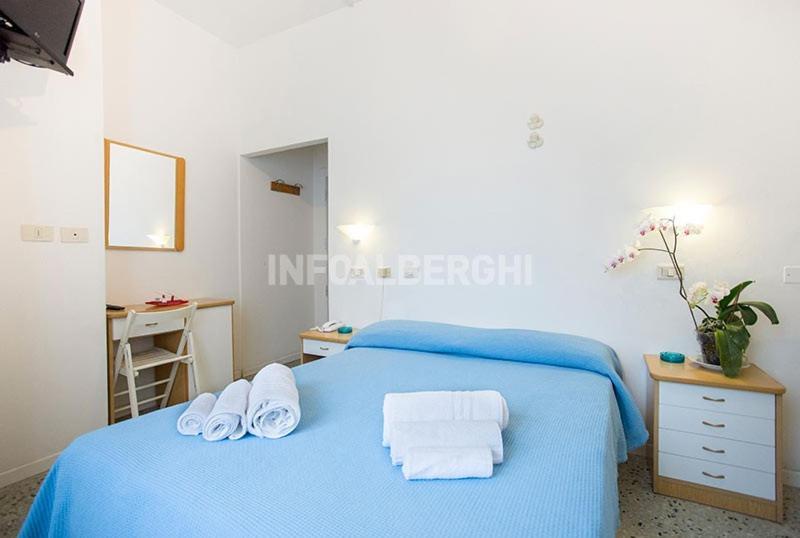 Hotel Lucciola Cattolica Esterno foto