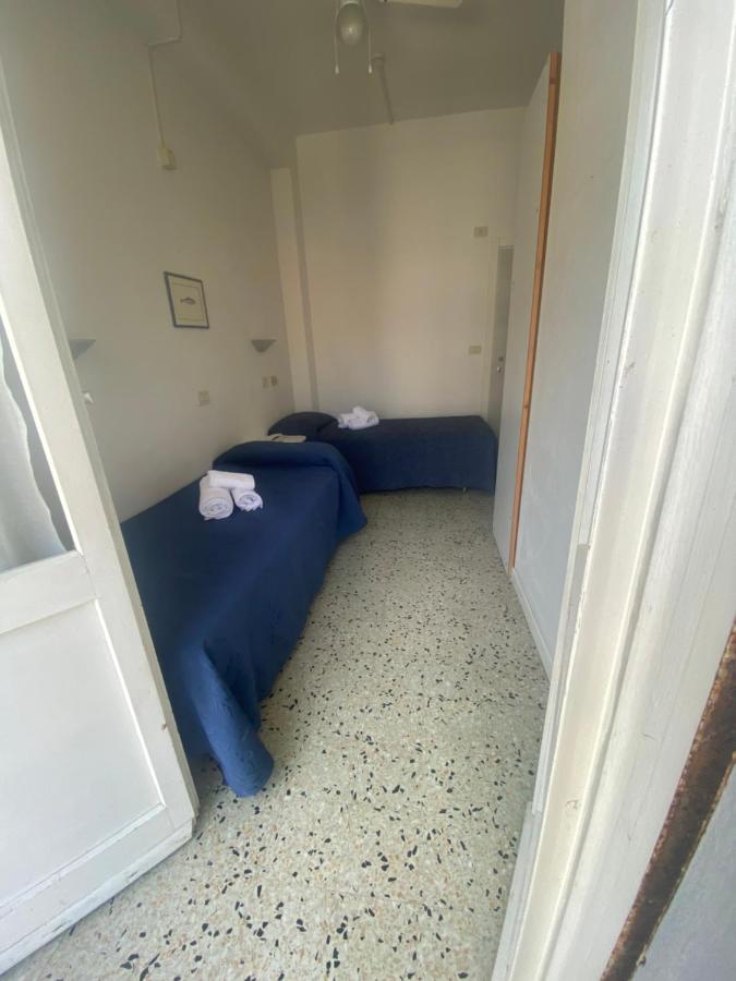 Hotel Lucciola Cattolica Esterno foto
