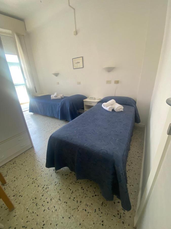 Hotel Lucciola Cattolica Esterno foto