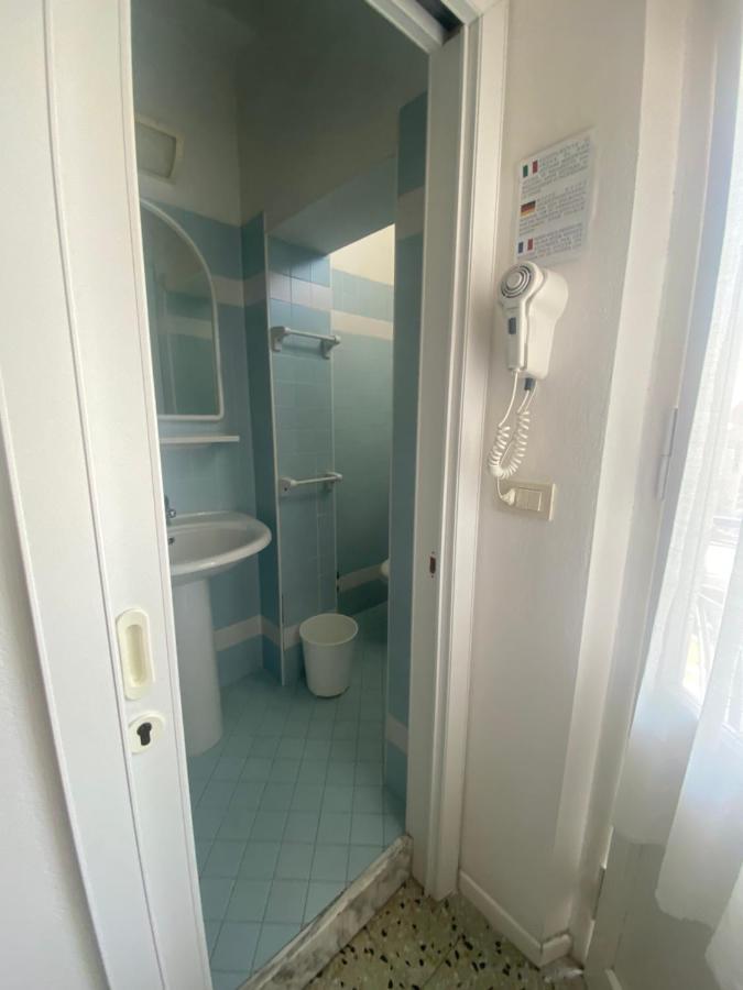 Hotel Lucciola Cattolica Esterno foto
