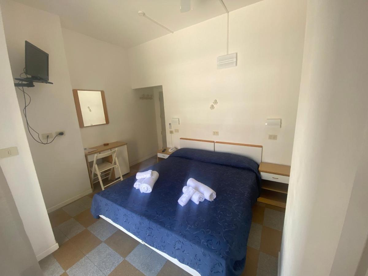 Hotel Lucciola Cattolica Esterno foto