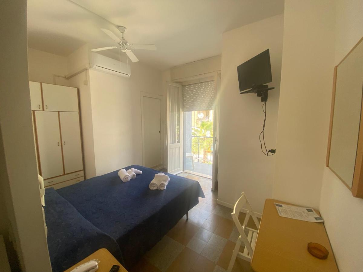 Hotel Lucciola Cattolica Esterno foto