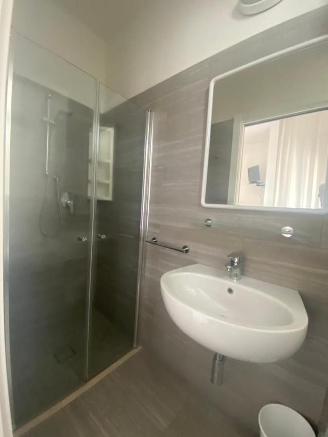 Hotel Lucciola Cattolica Esterno foto