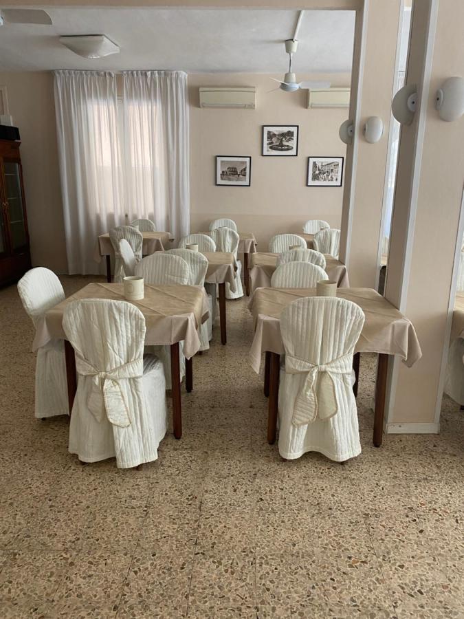 Hotel Lucciola Cattolica Esterno foto