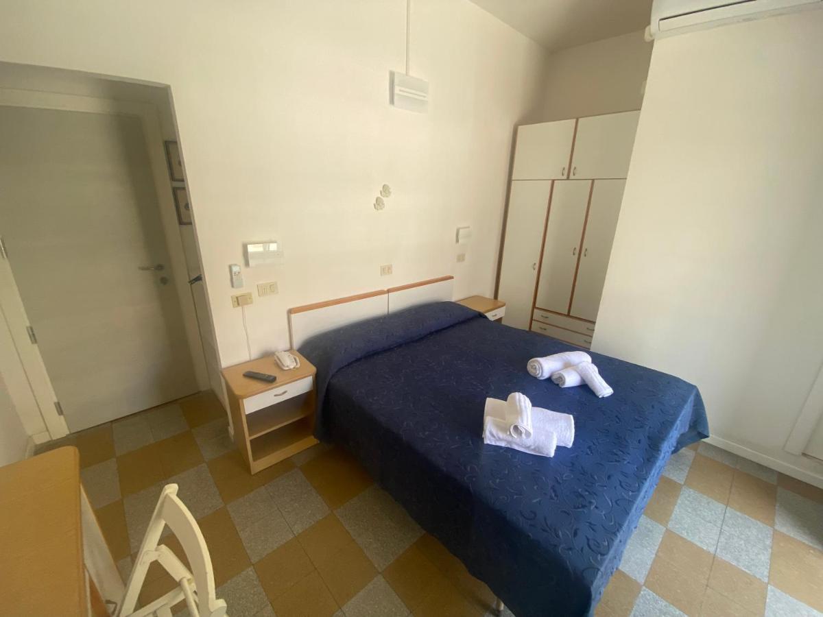 Hotel Lucciola Cattolica Esterno foto