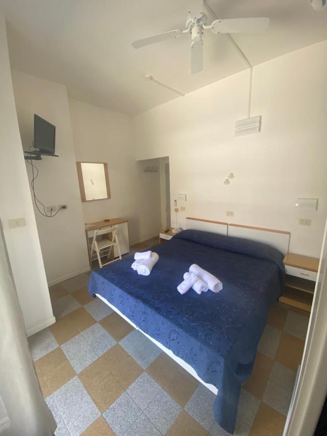 Hotel Lucciola Cattolica Esterno foto