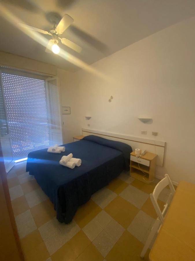 Hotel Lucciola Cattolica Esterno foto