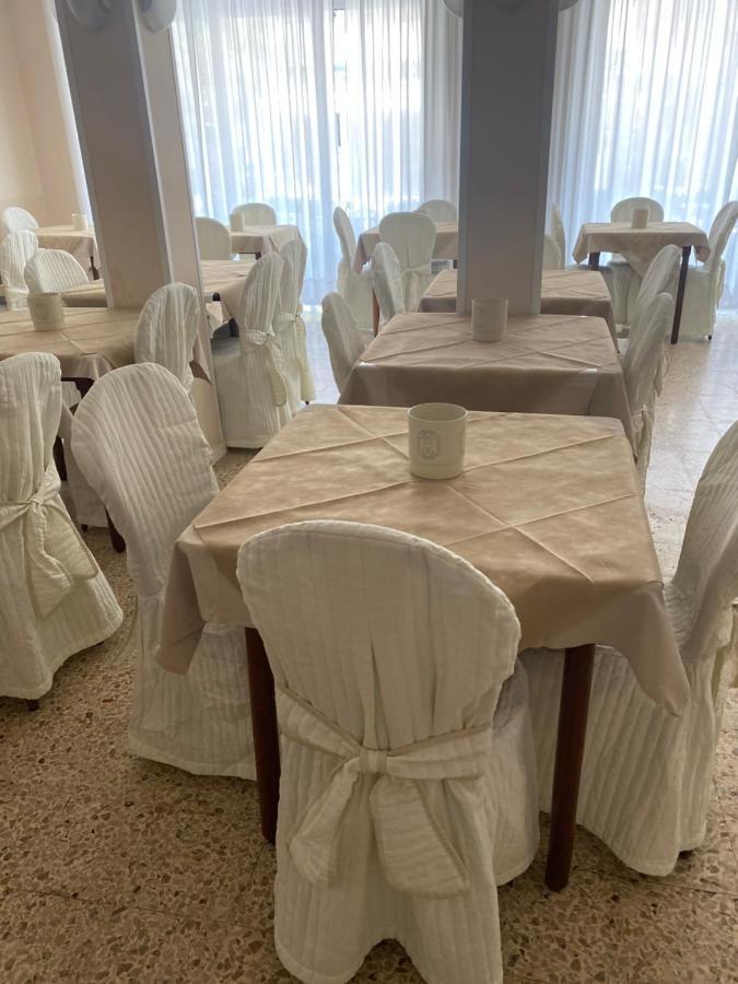 Hotel Lucciola Cattolica Esterno foto