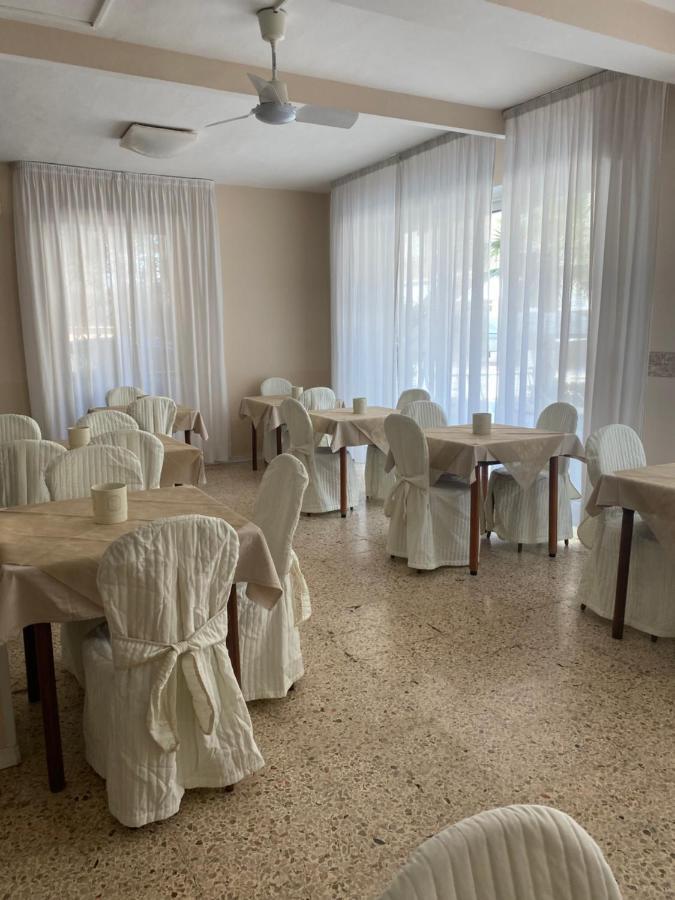 Hotel Lucciola Cattolica Esterno foto