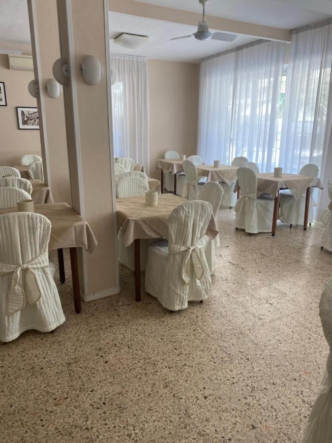 Hotel Lucciola Cattolica Esterno foto