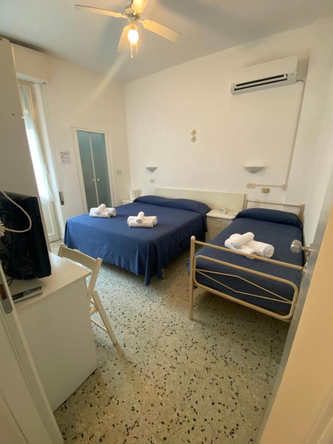 Hotel Lucciola Cattolica Esterno foto