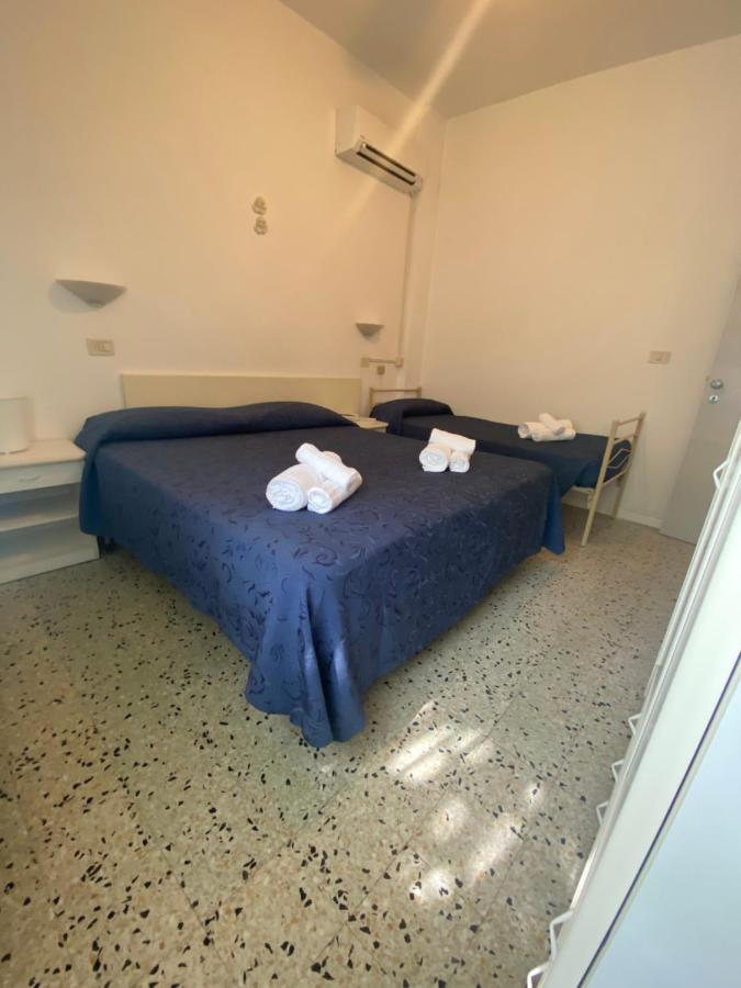 Hotel Lucciola Cattolica Esterno foto