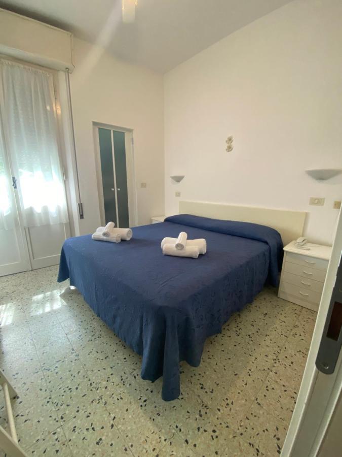 Hotel Lucciola Cattolica Esterno foto