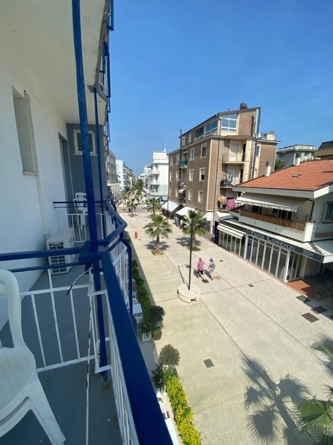 Hotel Lucciola Cattolica Esterno foto