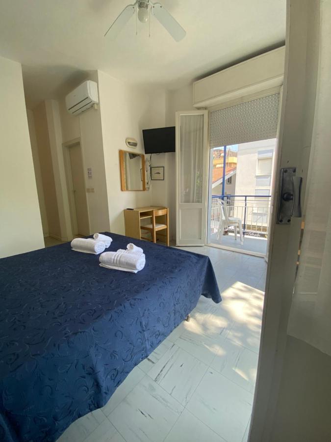 Hotel Lucciola Cattolica Esterno foto