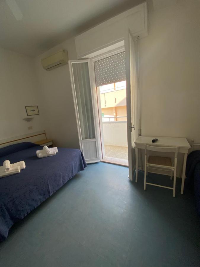Hotel Lucciola Cattolica Esterno foto