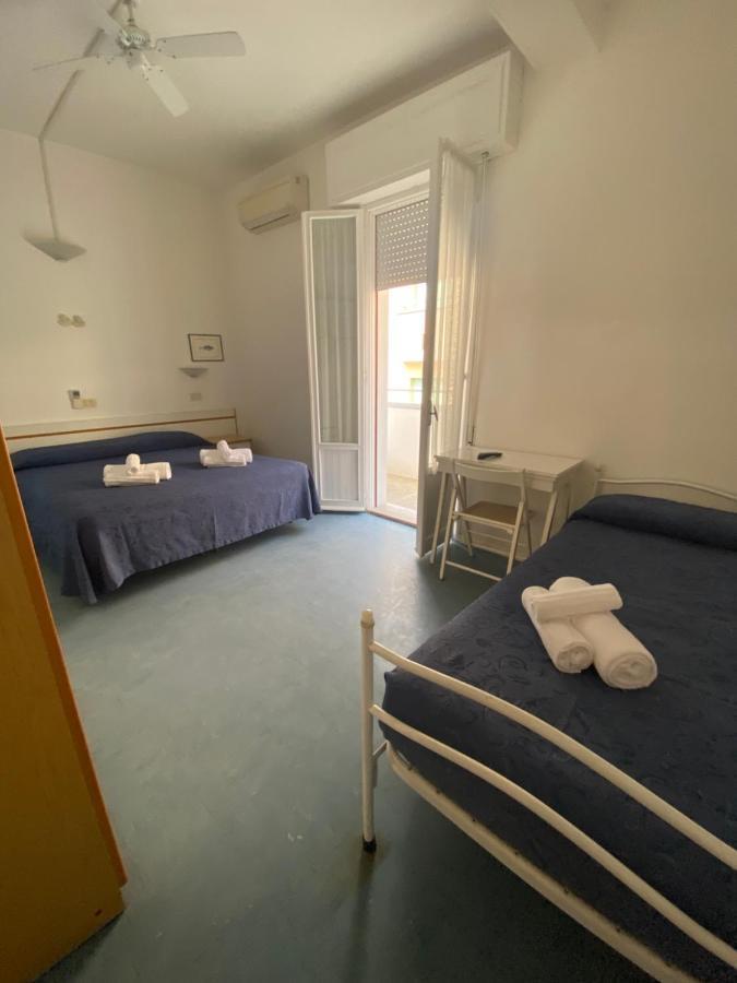Hotel Lucciola Cattolica Esterno foto