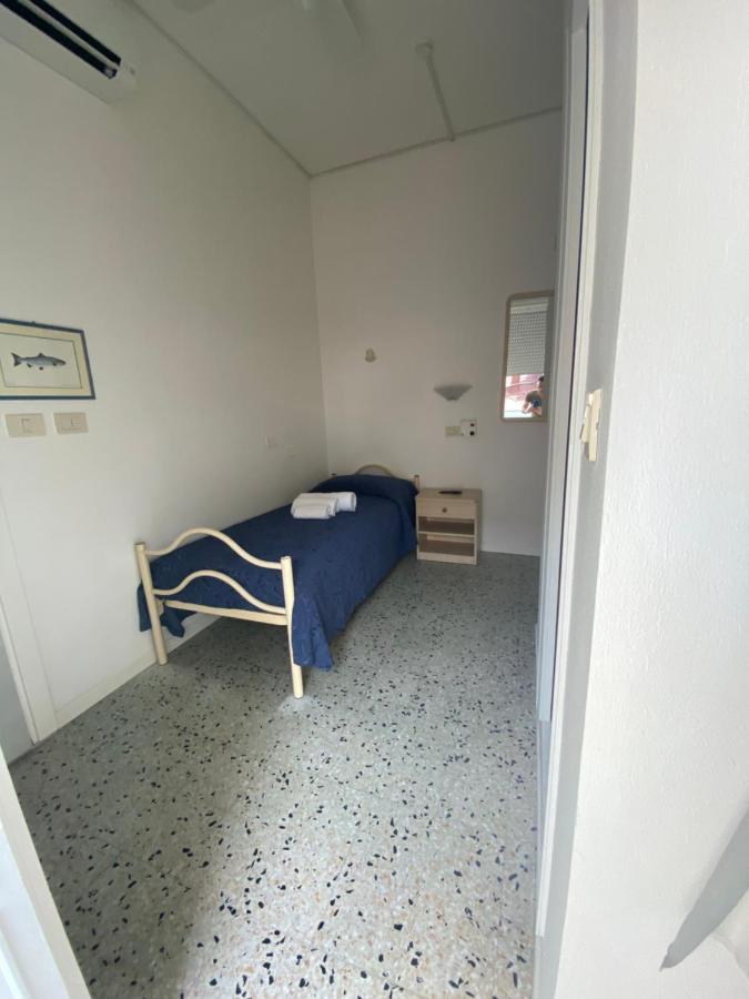 Hotel Lucciola Cattolica Esterno foto